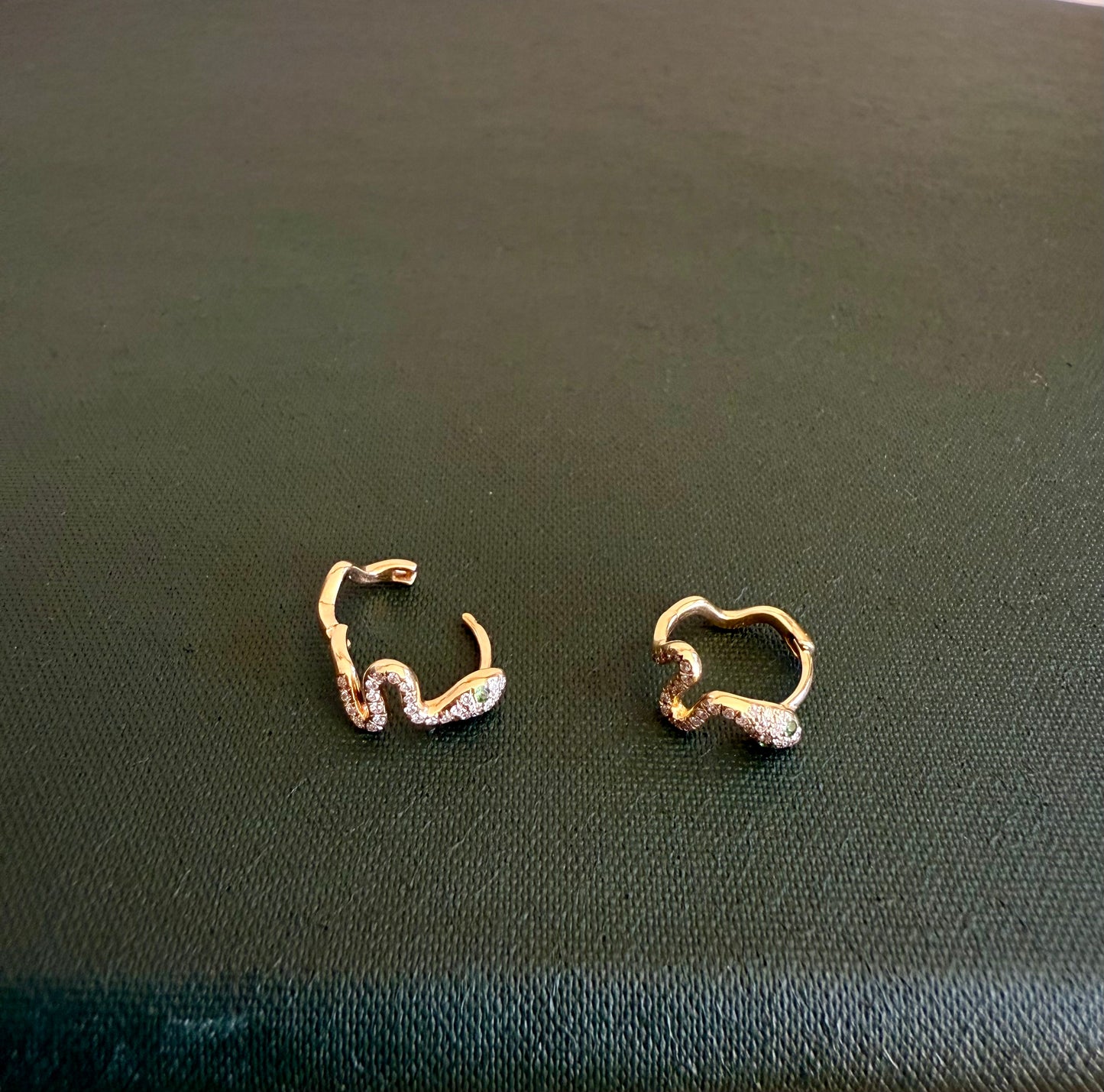 Snake huggies curved diamond + 14k