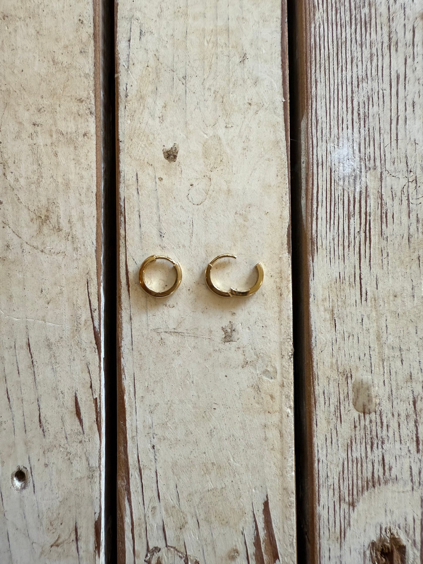14 yellow gold perfect Huggies