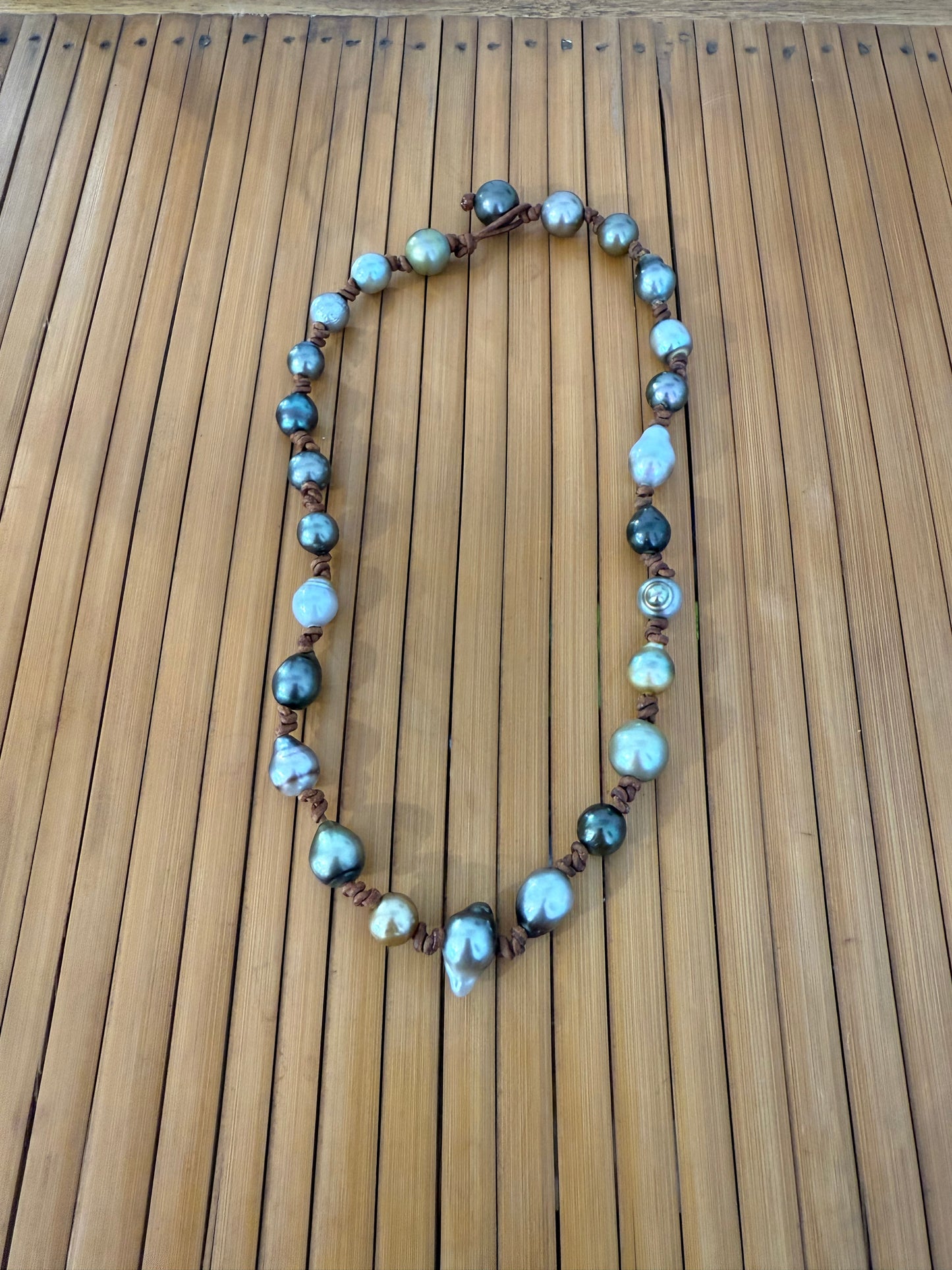 Imparfait Tahitian pearl necklace