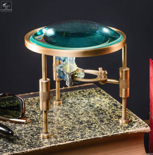 Loupe avec Magnifying Glass on Stand with Bismuth