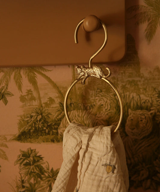 Leopard Hanger