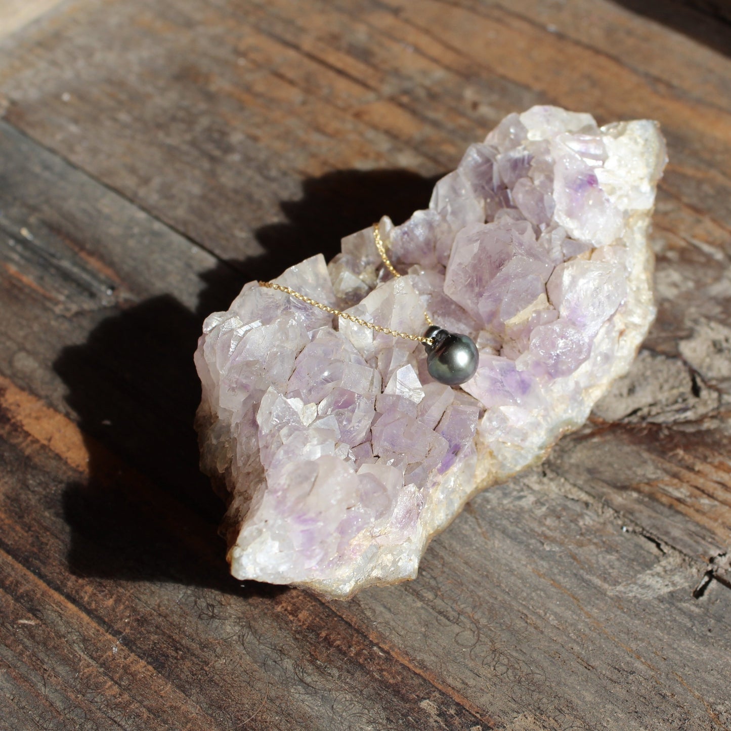 Tahitian pearl teardrop floating