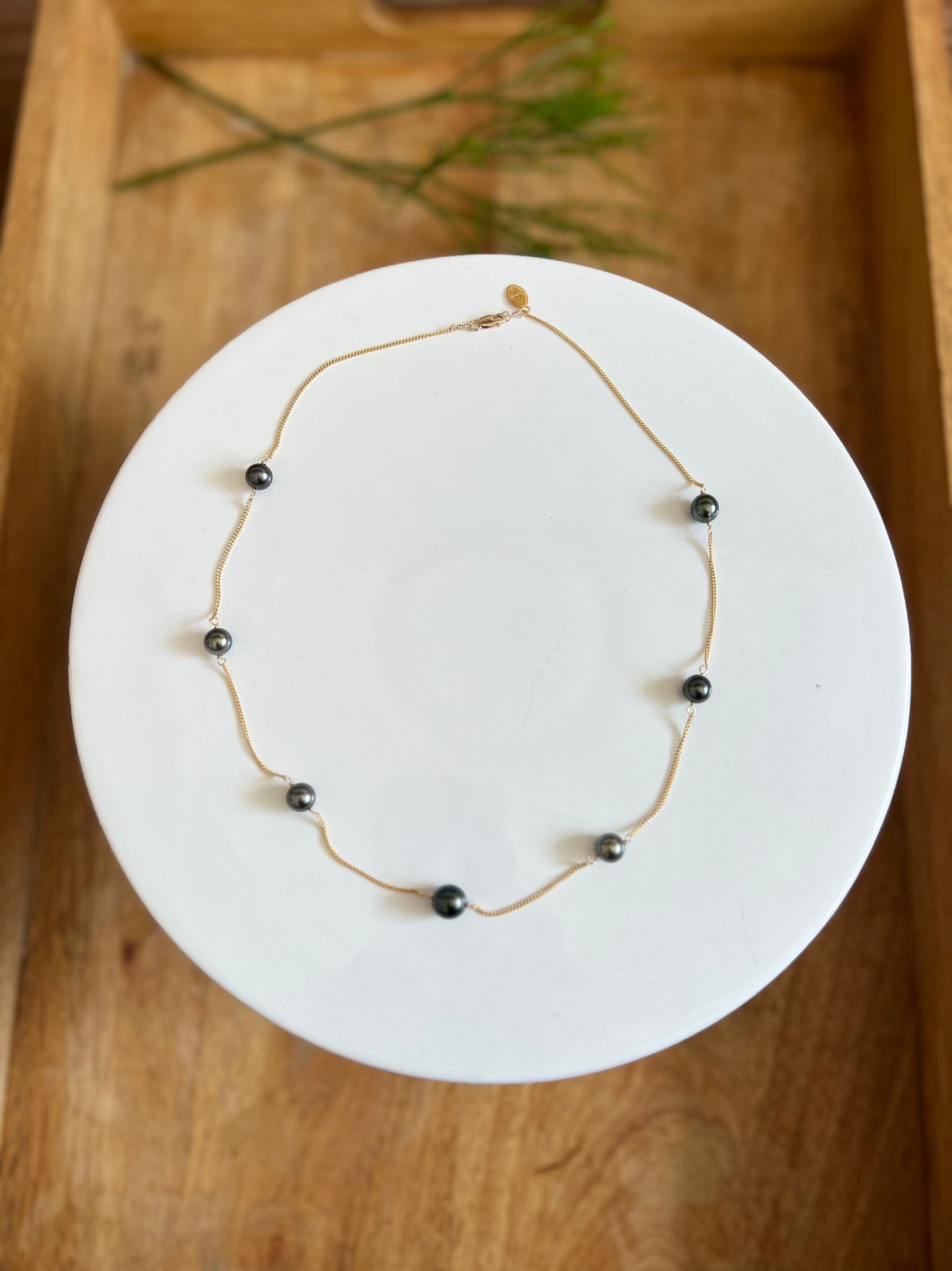 Dahlia necklace with 7 mini Tahitian pearls