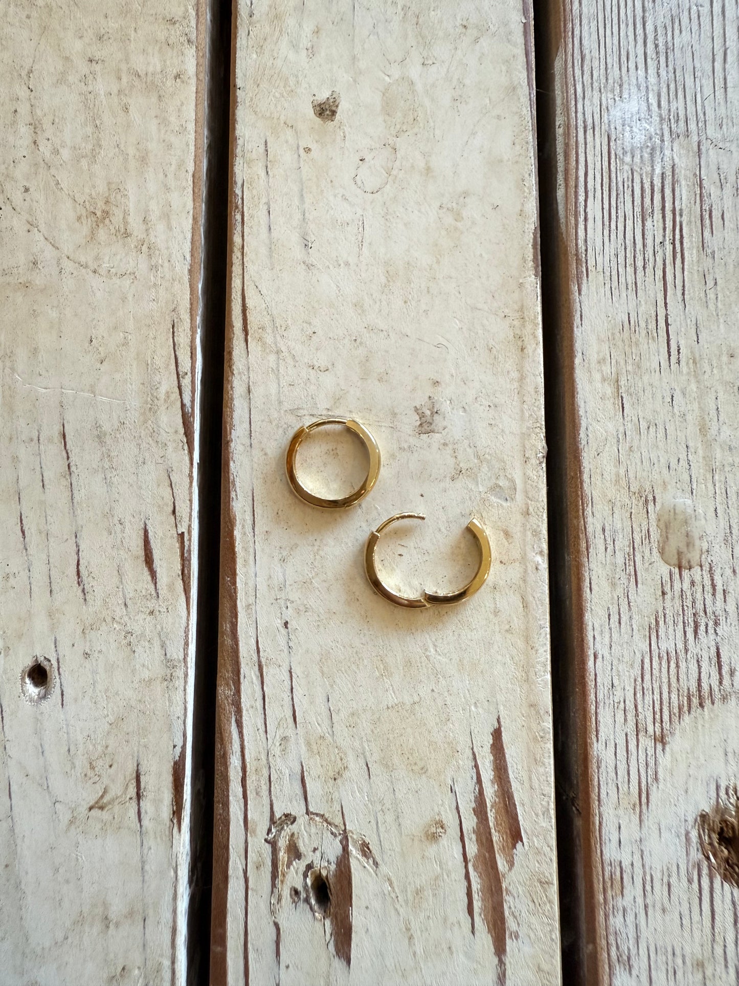 14 yellow gold  perfect Huggies