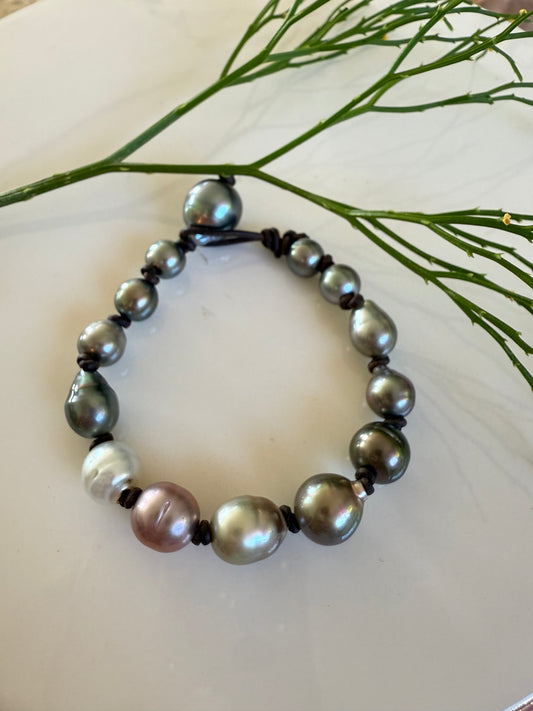 Imparfait Tahitian pearls bracelet